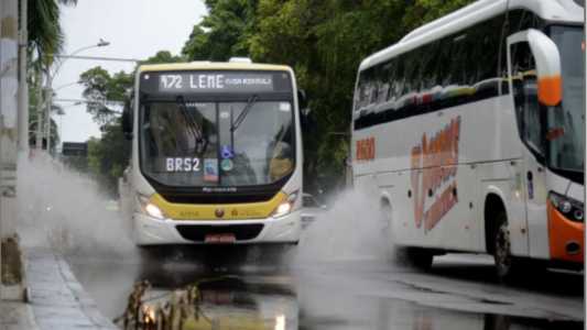 Inmet emitiu aviso laranja e indicou risco para corte de energia elétrica, estragos em plantações, queda de árvores e alagamentos