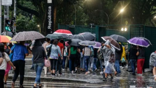 Órgão de meteorologia emitiu aviso laranja e indicou risco para corte de energia elétrica, estragos em plantações, queda de árvores e alagamentos