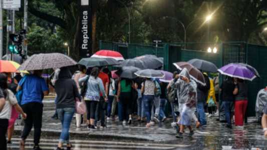 Órgão de meteorologia emitiu aviso laranja e indicou risco para corte de energia elétrica, estragos em plantações, queda de árvores e alagamentos