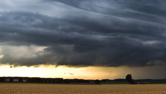 Tempestade e granizo podem atingir mais de 80 cidades do Paraná; veja quais
