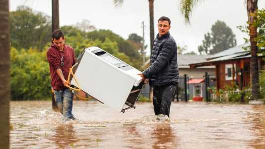 Tempestade no RS deixa ao menos quatro mortos e mais de 350 desalojados.