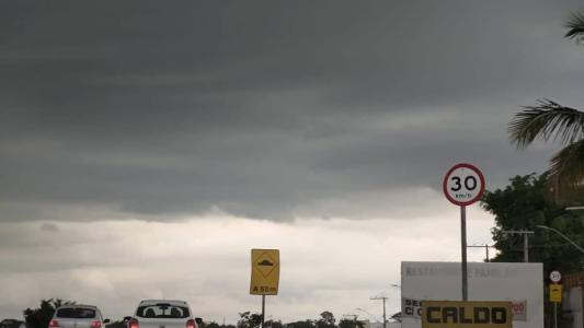 Tempo continua quente e os termômetros na capital mineira podem chegar aos 31°C