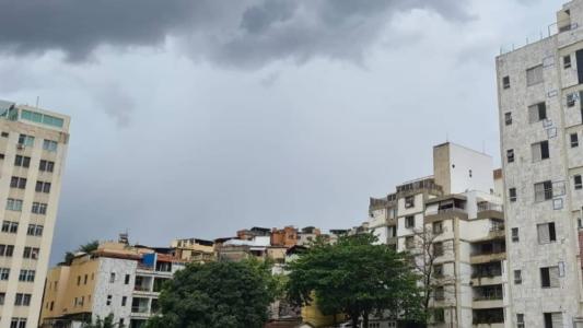 Tempo fechado no bairro Serra, na Região Centro-Sul de BH
