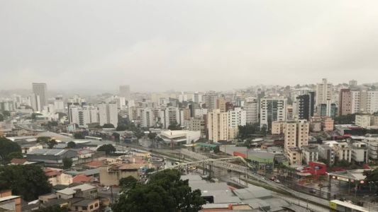 Tempo nublado na manhã desta sexta (6)