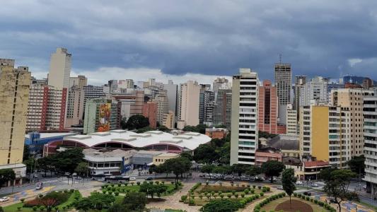 Dia será de céu com muitas nuvens na capital
