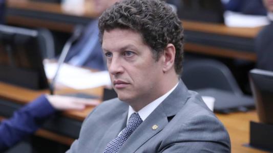 Tempo vai dizer se Tarcísio sai menor ou maior depois de atrito com Bolsonaro, diz Salles à CNN.