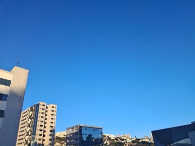 Belo Horizonte tem céu claro e sem nuvens