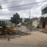 Moradores do bairro Camargos reclamam de esgoto a céu aberto e demora em obras da prefeitura 
