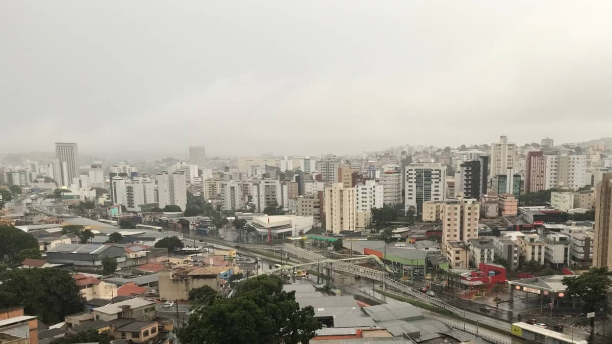 BH tem previsão de pancadas de chuva forte neste sábado (14)