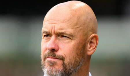 Erik Ten Hag drante jogo do Bayer Leverkusen na temporada 2025/2026