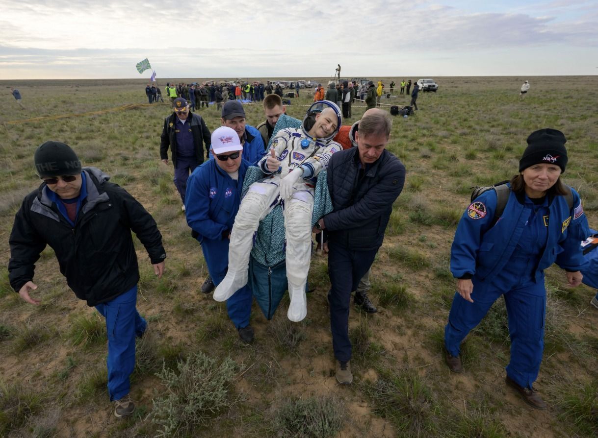 Astronauta mais velho da NASA comemora 70 anos após sete meses no espaço