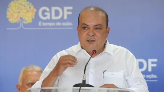 Tentando se afastar de novo escândalo da PMDF, Ibaneis diz que irá à CPMI se for convidado.