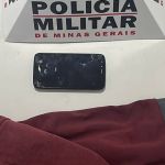 Corpo é encontrado na rua com faca atravessada na boca no interior de Minas; polícia prende terceiro suspeito