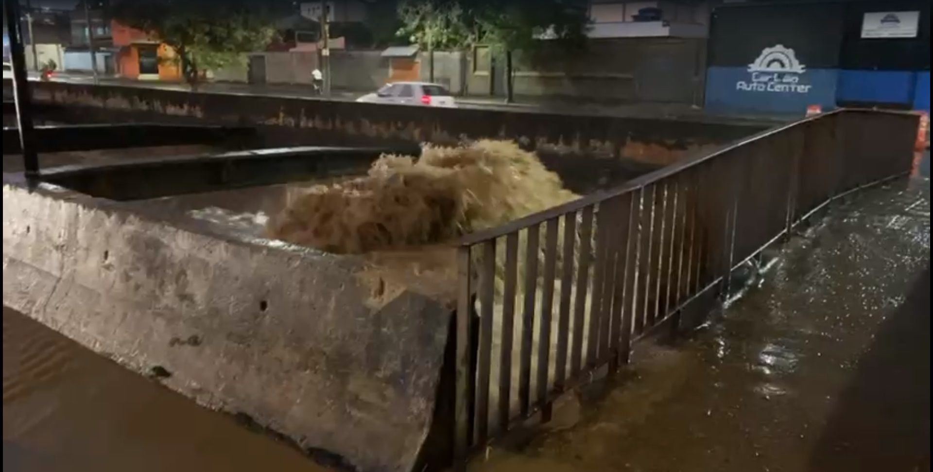 Chuva em BH: Tereza Cristina é interditada por risco de transbordamento do Arrudas