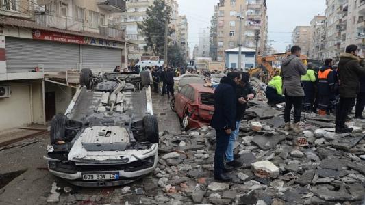 Terremoto causa destruição e mortes na Turquia e na Síria