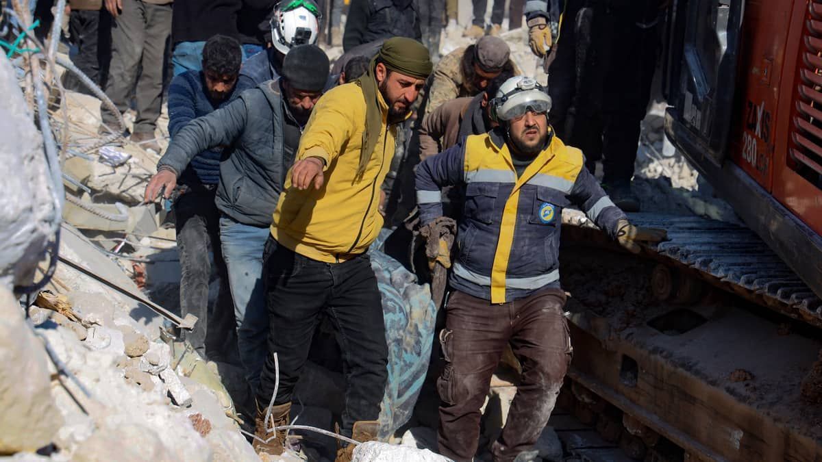 Mais de 11 mil pessoas morreram por causa de terremoto na Turquia e Síria 