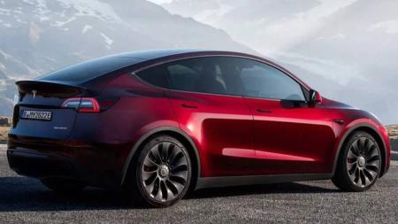 Tesla Model Y pode estar acelerando sem intervenção humana