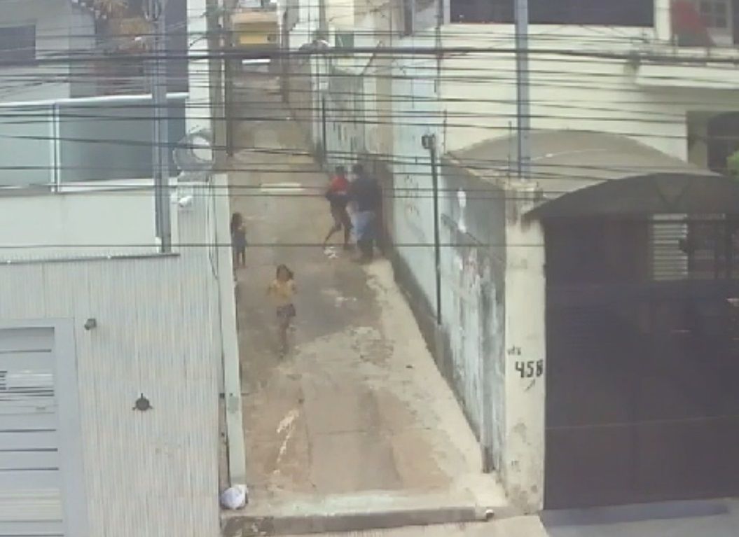 Vídeo: suspeito de roubar e agredir idosa na frente das netas é preso na Grande BH