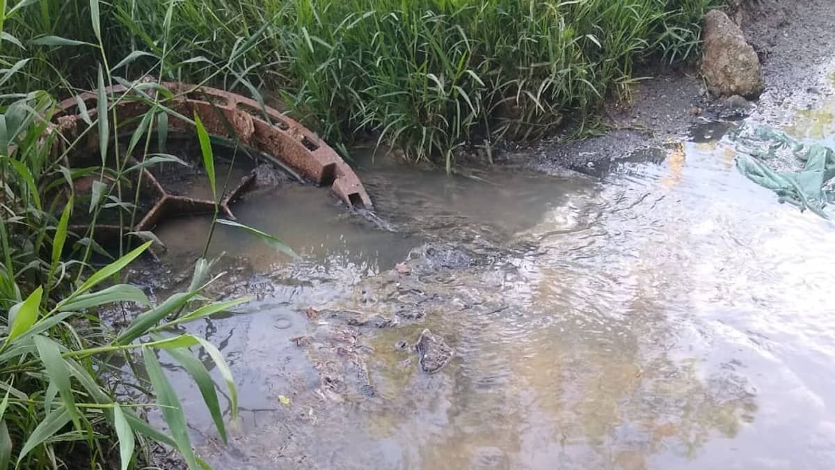 Moradores de Sabará denunciam esgoto a céu aberto: 'mais de 4 meses' 