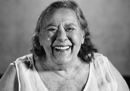 Nascida em Belo Horizonte, Teuda Bara (1941-2025) se consolidou como uma das mais importantes atrizes do teatro brasileiro