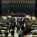 Câmara aprova projeto que torna crime discriminar políticos