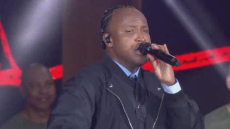 Thiaguinho durante apresentação no BBB 26