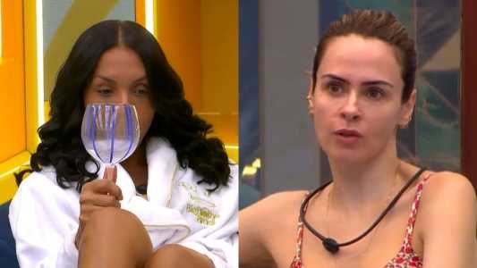 Montagem de fotos dividida ao meio. À esquerda, Maxiane usa o roupão branco de Líder do BBB 26 e segura uma taça de vidro azul. À direita, Ana Paula Renault aparece com expressão séria e decidida, usando um biquíni com estampa floral vermelha.