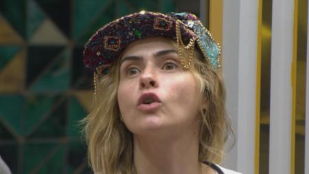 Ana Paula Renault entra na brincadeira de Tadeu Schmidt sobre uso de celular no BBB 26