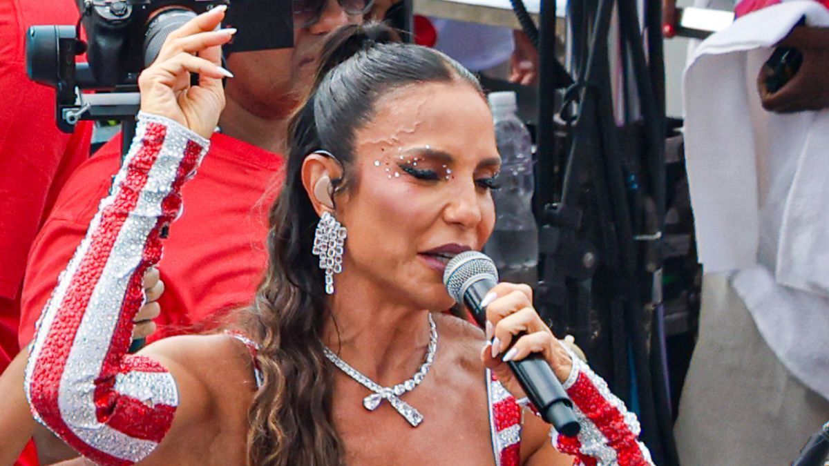 Ivete Sangalo emociona com homenagem a Preta Gil em Salvador: 'Ela está aqui'
