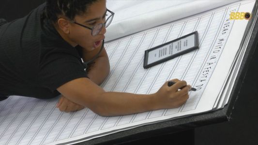 Milena cumpre desafio na intenção de quebrar o próprio recorde