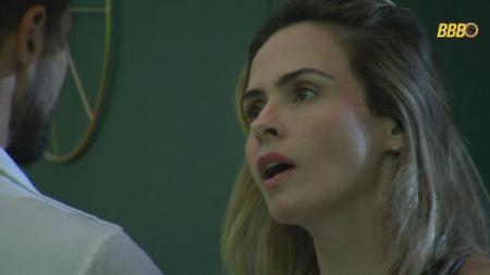 Jonas e Ana Paula discutem na festa, e Babu aponta que sister criou roteiro