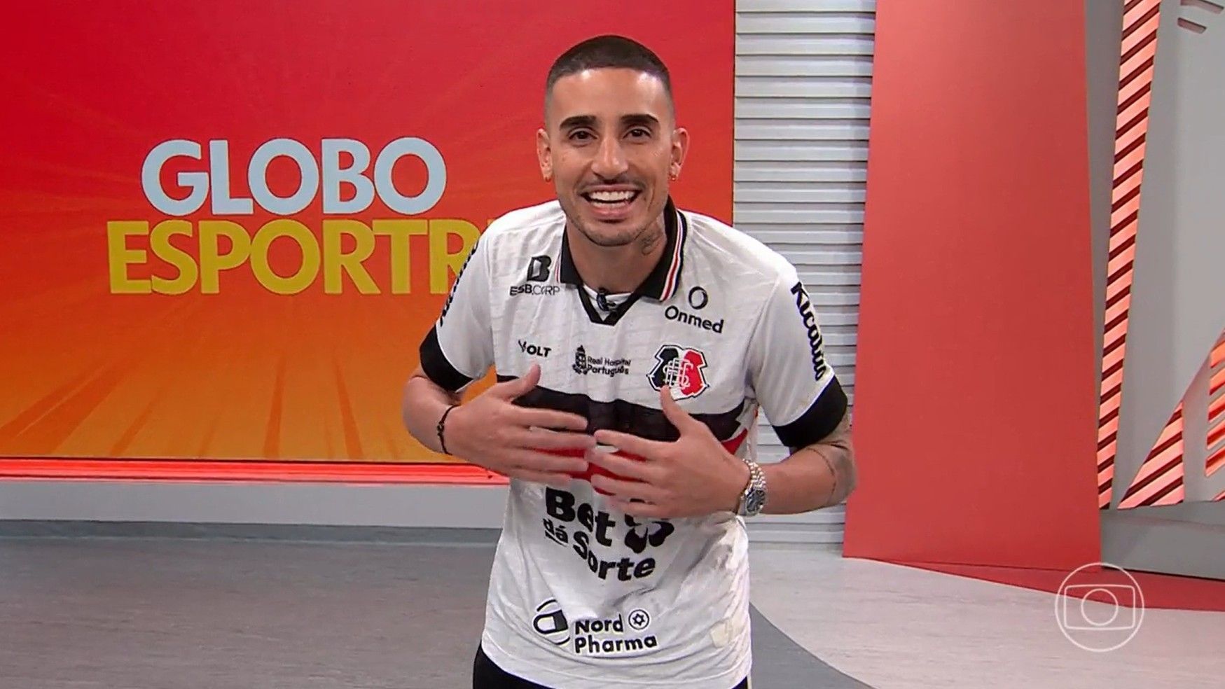 Galhardo surpreende e apresenta programa após acesso do Santa Cruz: 'A Cobra subiu'