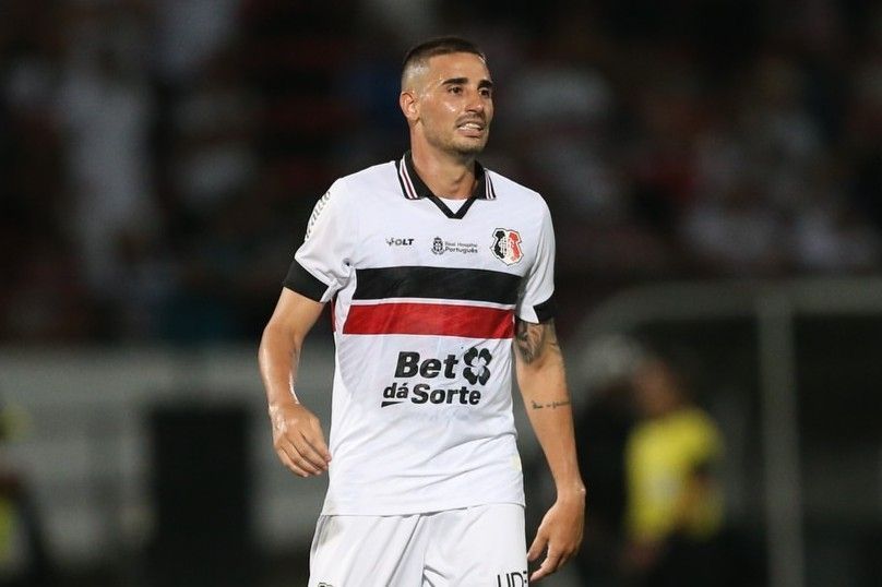Thiago Galhardo, do Santa Cruz, ameaça torcedor do Sport nas redes sociais