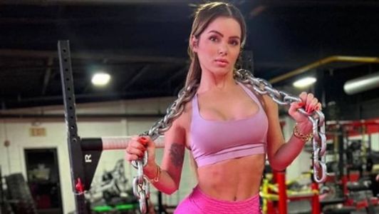 Thalita Zampirolli segue treino intenso para o Carnaval