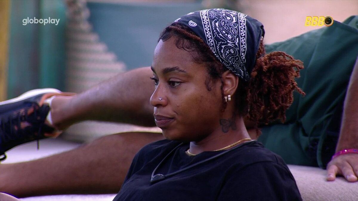 Após beijo, Thamiris é chamada no confessionário e web especula expulsão de Aline do BBB 25