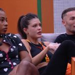 Vitória escuta conversa importante no quarto do Líder do BBB 25: 'espertas'