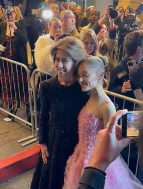 Fernanda Torres encontra Ariana Grande em premiação e recebe elogios da cantora: ‘Brilhante”