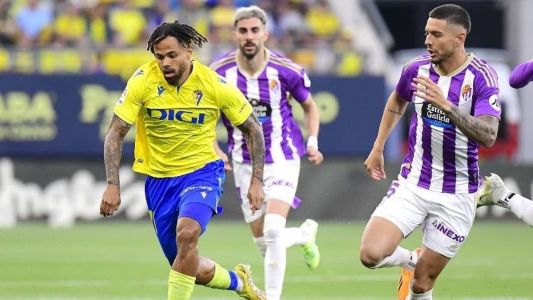 Theo Bongonda marcou os dois gols do Cádiz sobre o Valladolid