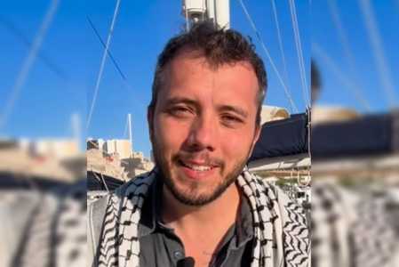 Brasileiro Thiago Avila é um dos tripulantes do návio com ativistas que tenta chegar em Gaza