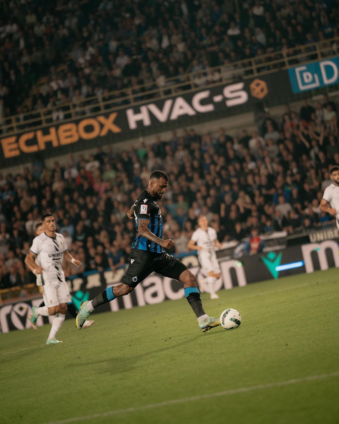 Cruzeiro: atacante da Premier League surpreende e faz visita à Toca II