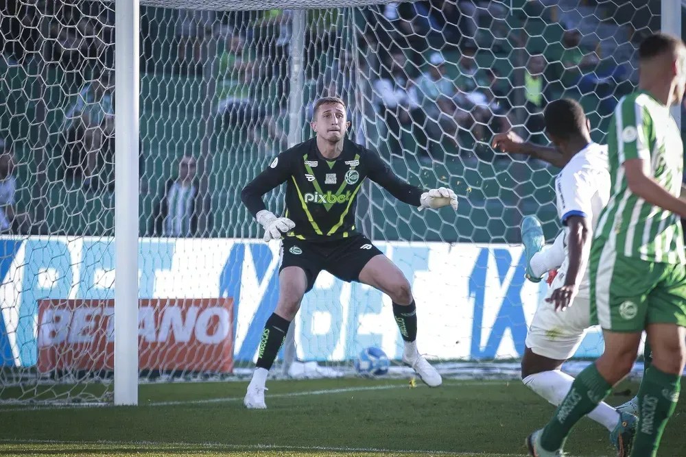 Sport negocia a contratação de goleiro que conquistou o acesso pelo Juventude