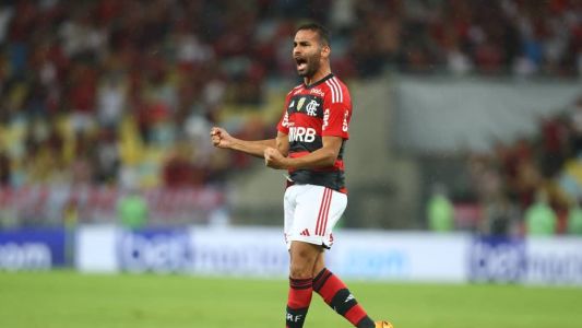 Thiago Maia celebra o primeiro gol do Flamengo na goleada