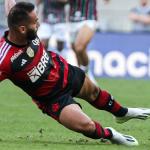 Thiago Maia recebe amarelo e desfalca o Flamengo diante do América
