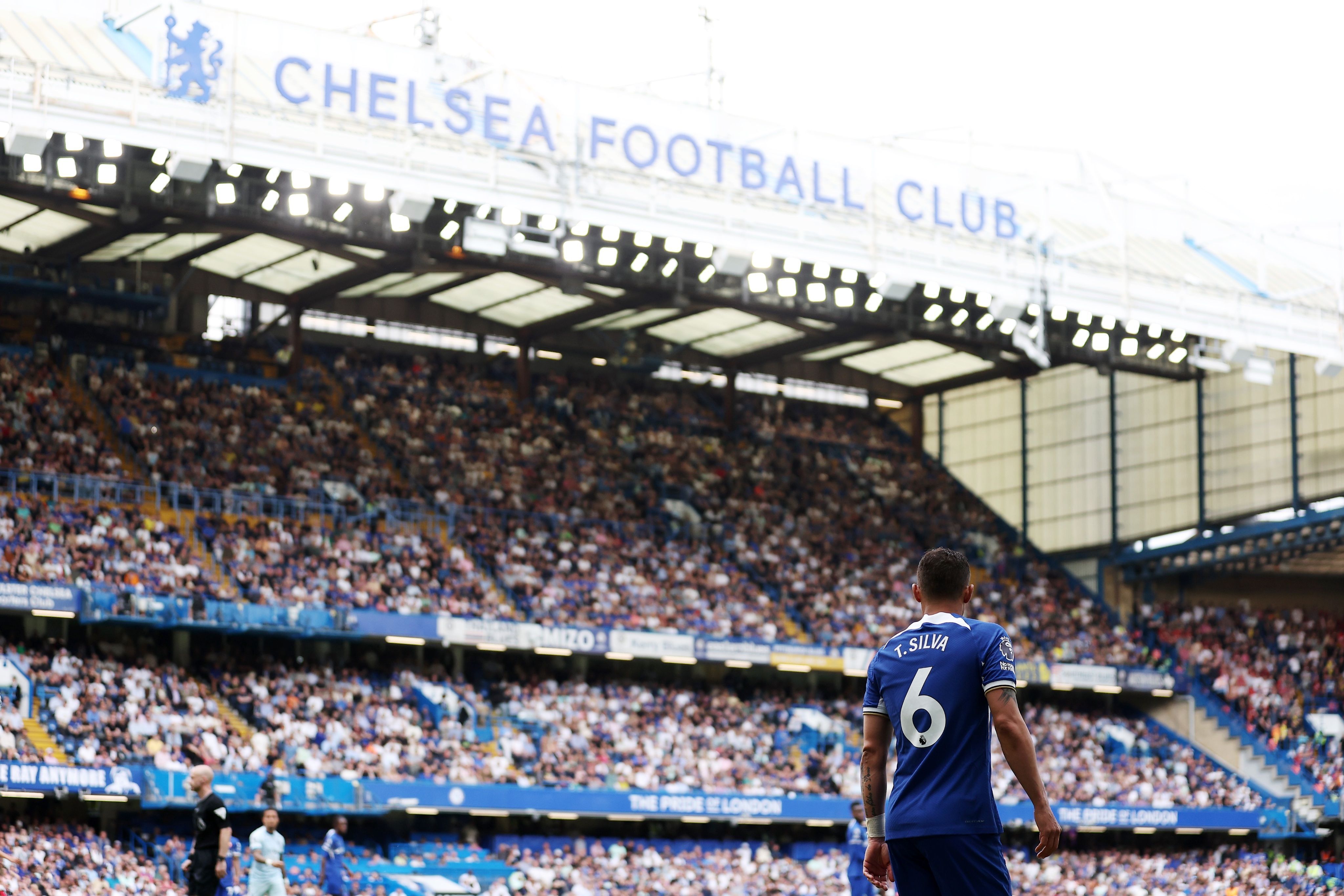 A caminho do Fluminense, Thiago Silva tem despedida de lenda no Chelsea