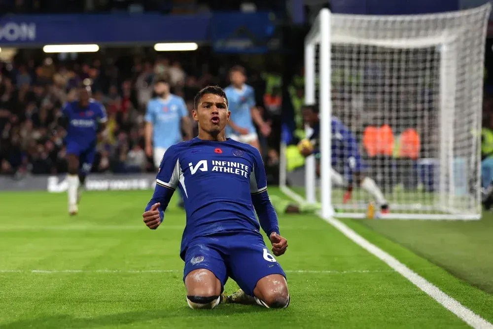 Fluminense espera definição do Chelsea para avançar por Thiago Silva