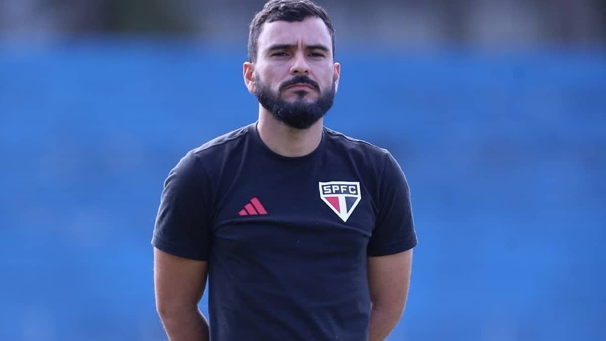 Thiago Viana celebra classificação do São Paulo Feminino no Brasileiro