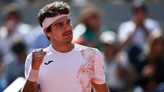 Thiago Wild vence Medvedev em Roland Garros