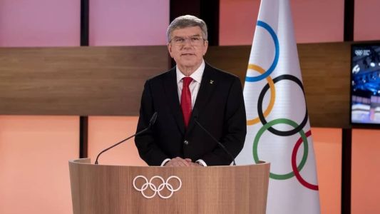 Thomas Bach concedeu entrevista coletiva nesta terça-feira (28) para anunciar a decisão nesta
