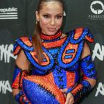 Vestida de jogadora de futebol americano, Anitta se apresenta no Carnaval de SP