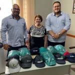 Cooperativa Minasul doa bonés para pacientes com câncer